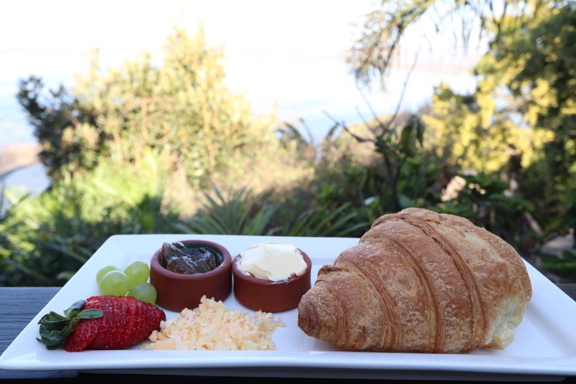 Bali At Scenic Haven Lodge In Hartbeespoort Esterno foto