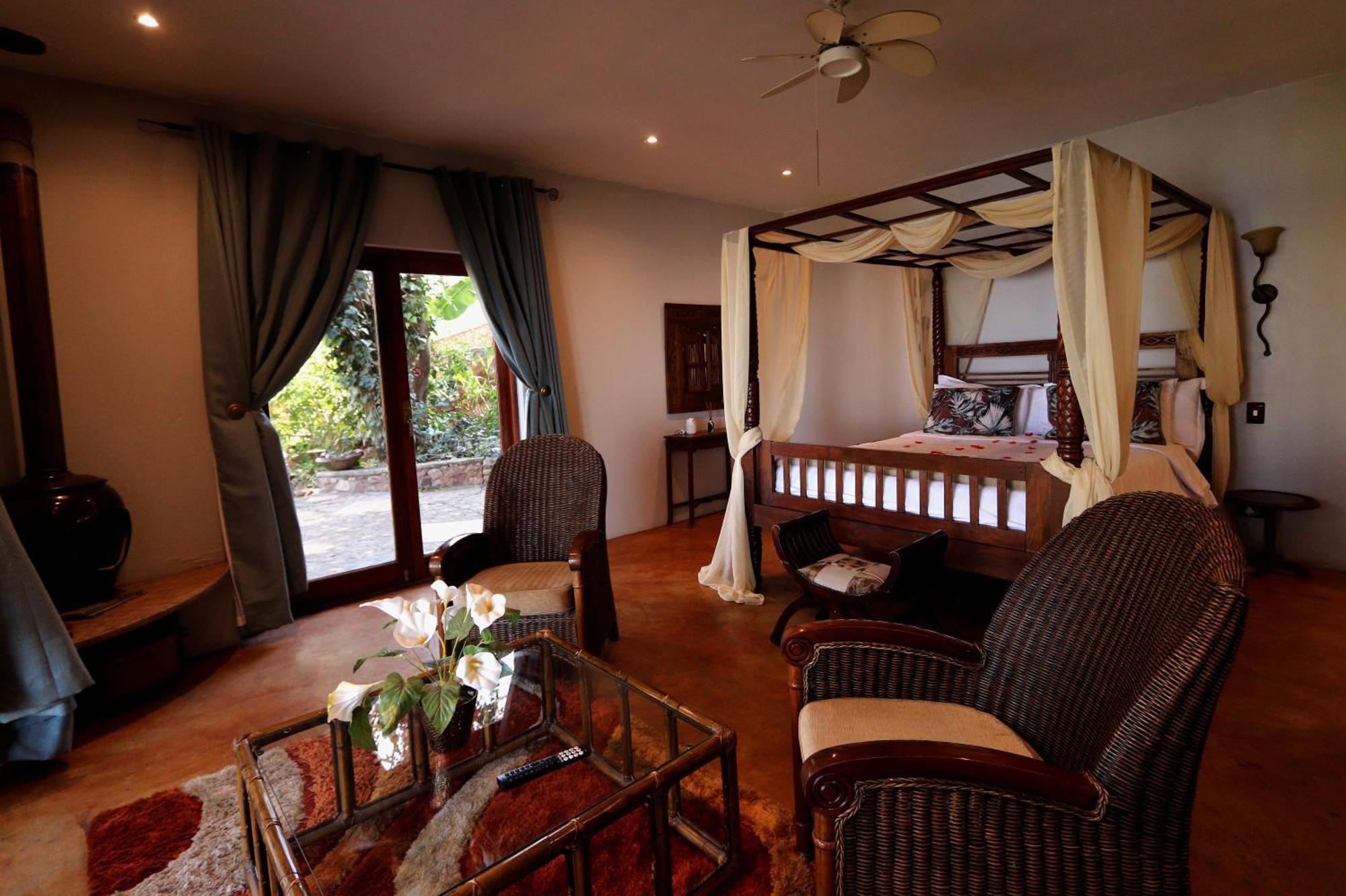 Bali At Scenic Haven Lodge In Hartbeespoort Esterno foto