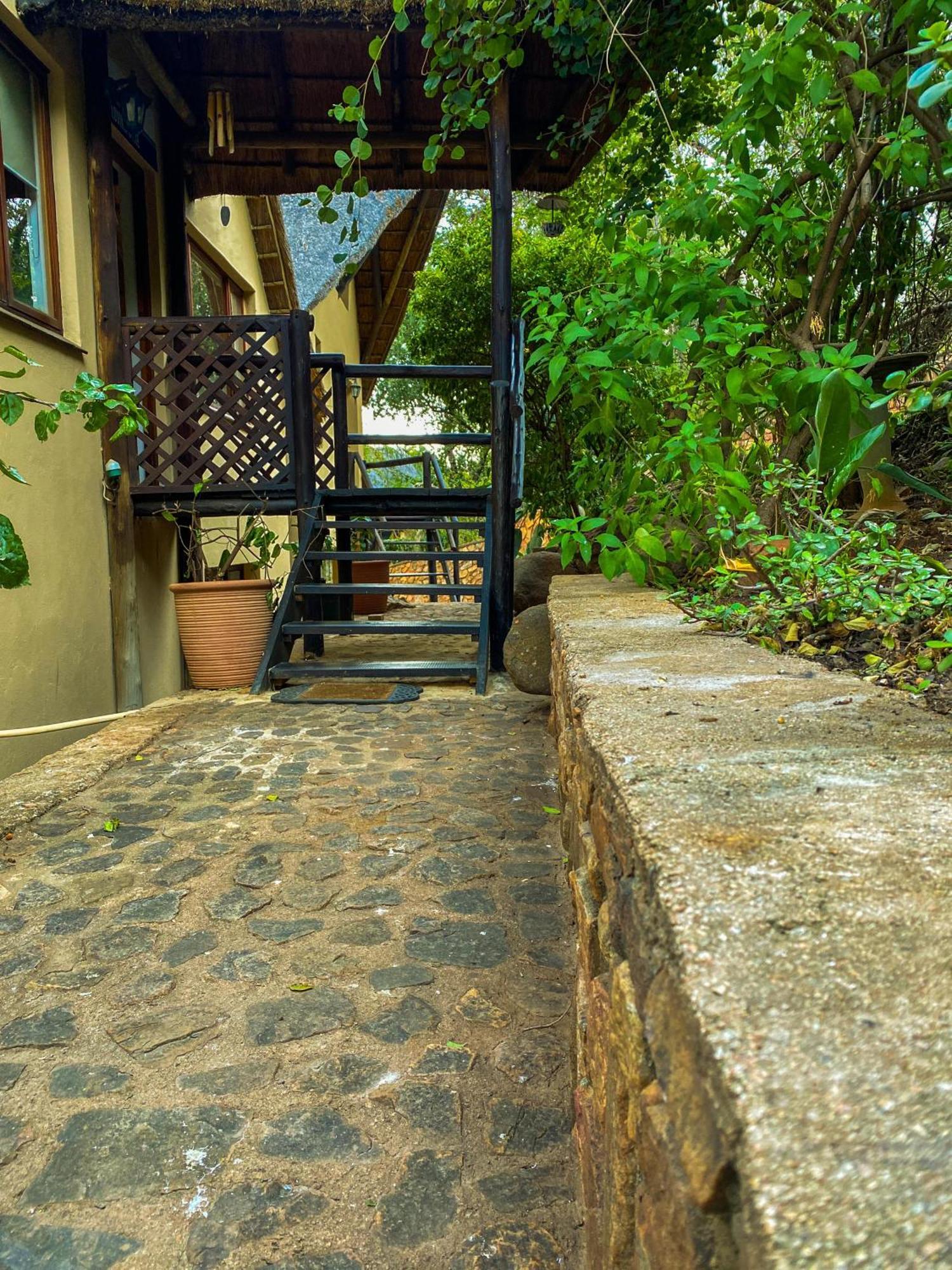 Bali At Scenic Haven Lodge In Hartbeespoort Esterno foto